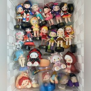Bundle/Lot of blind boxes (Laura, Azura, Emma, Wendy, Anita)
